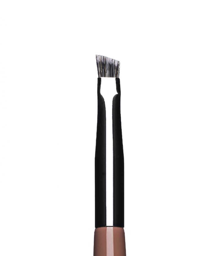 SUPER ANGLED BROW BRUSH 01
